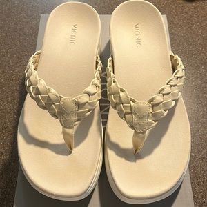 Vionic Kenji Platform Sandal